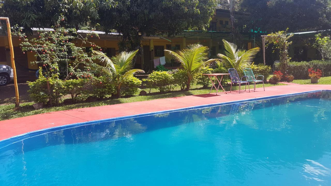 Hotel Y Residencial Amigos Puerto Iguazu Exterior photo